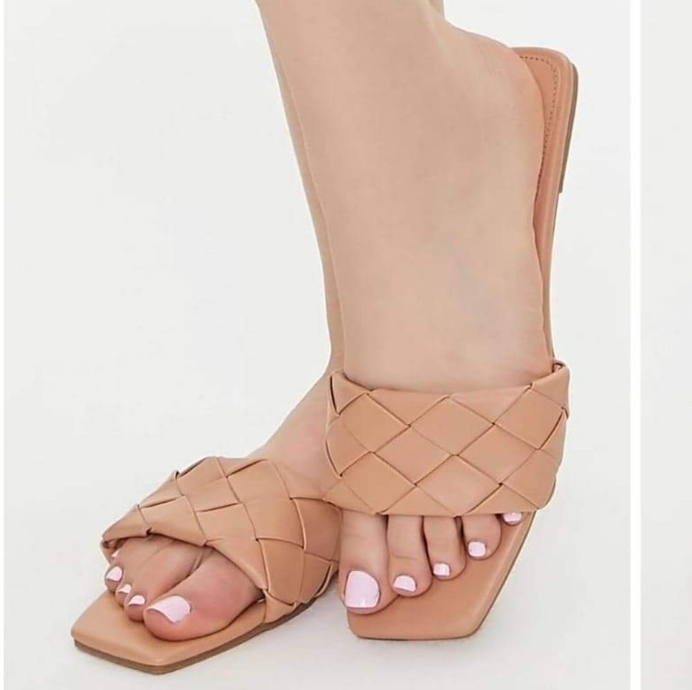 Crosshatch faux leather sandals size 7
